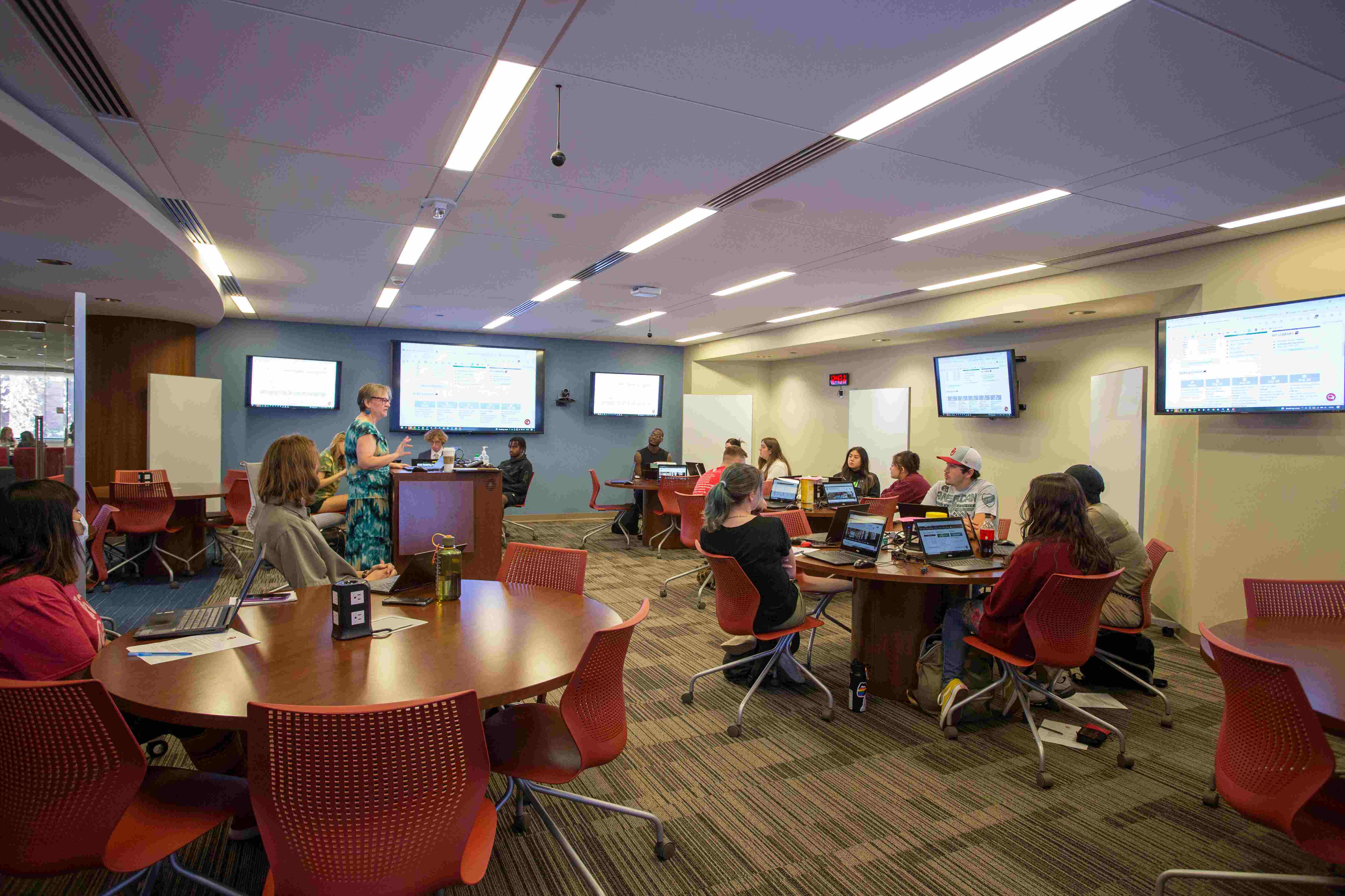 Instruction session in the LL123 classroom. 